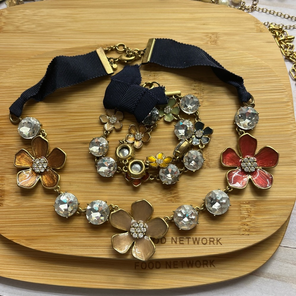ANN TAYLOR ENAMEL FLORAL NECKLACE and Bracelet - Picture 5 of 6
